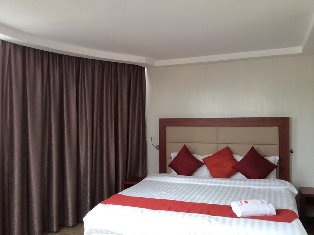 Cherry Midtown Hotel Olongapo Chambre photo