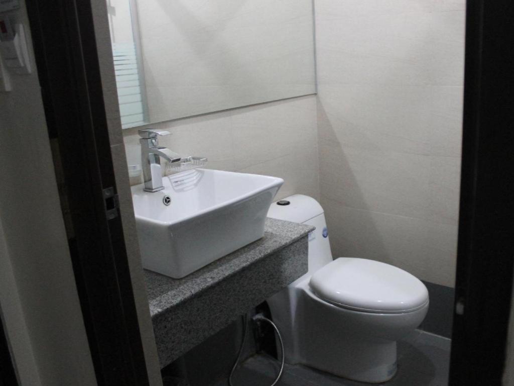 Cherry Midtown Hotel Olongapo Extérieur photo