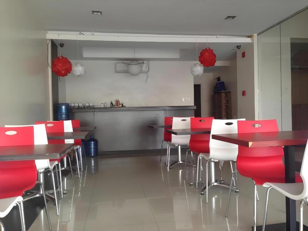 Cherry Midtown Hotel Olongapo Extérieur photo