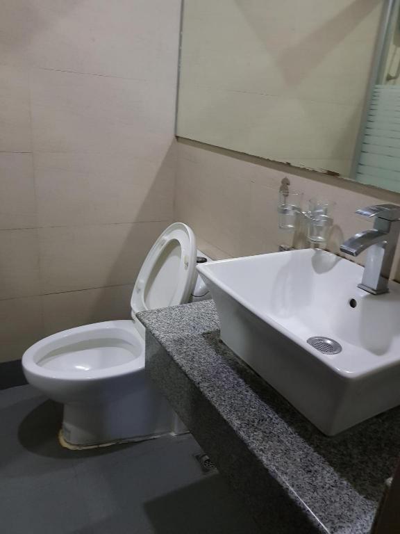 Cherry Midtown Hotel Olongapo Extérieur photo