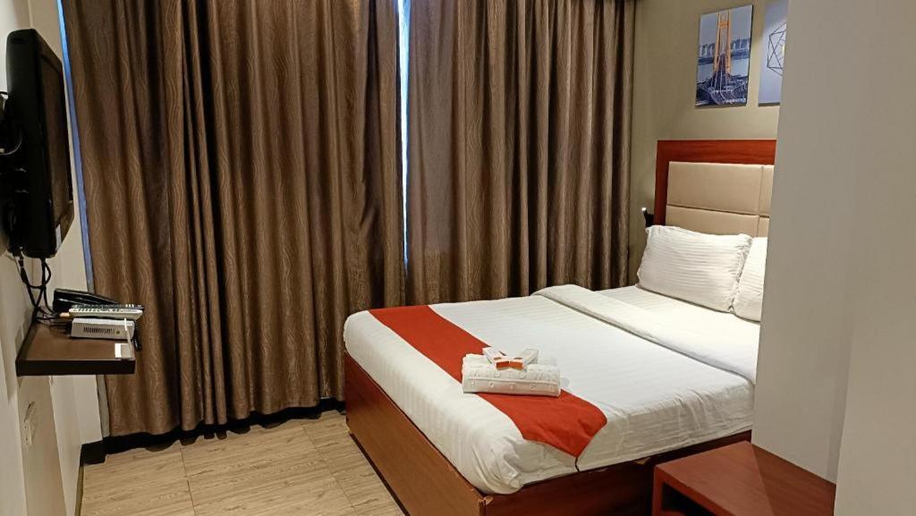 Cherry Midtown Hotel Olongapo Extérieur photo