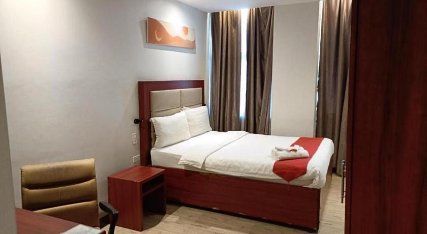 Cherry Midtown Hotel Olongapo Extérieur photo