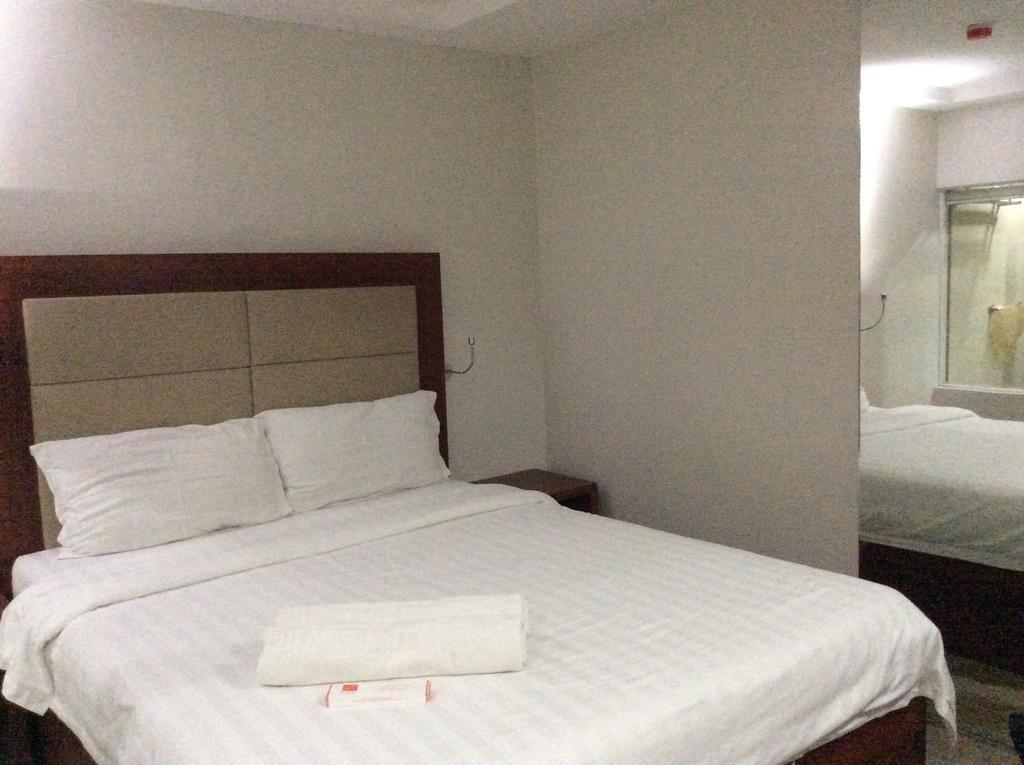 Cherry Midtown Hotel Olongapo Chambre photo