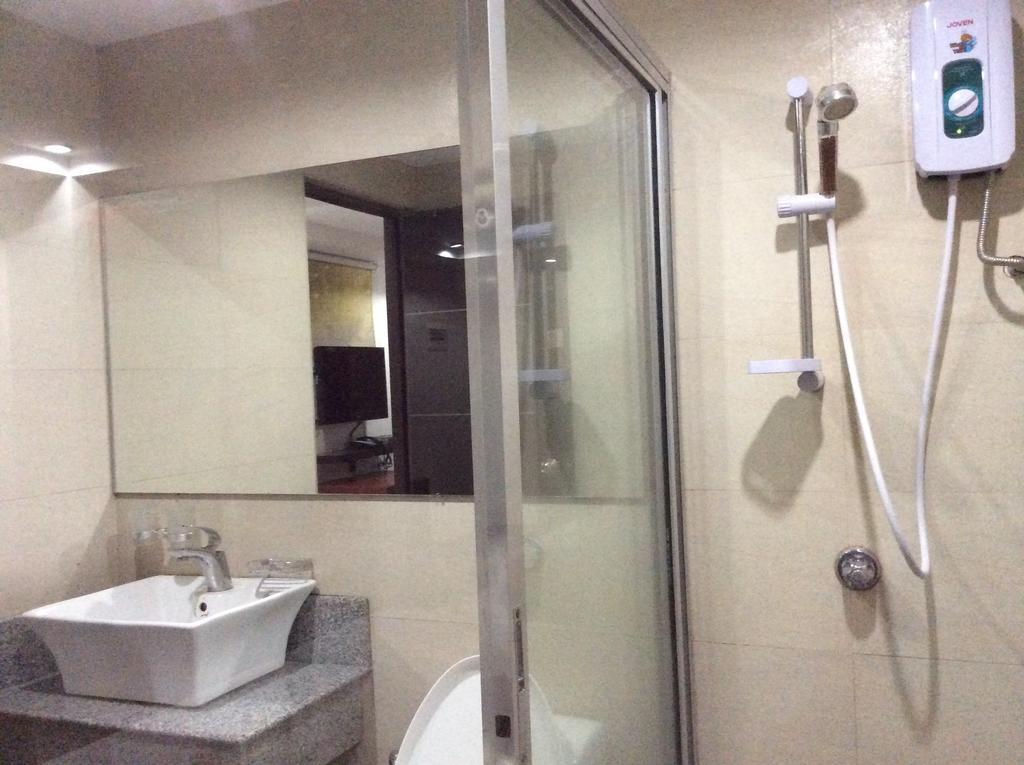 Cherry Midtown Hotel Olongapo Chambre photo
