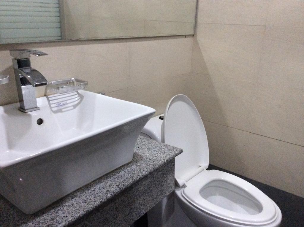 Cherry Midtown Hotel Olongapo Chambre photo