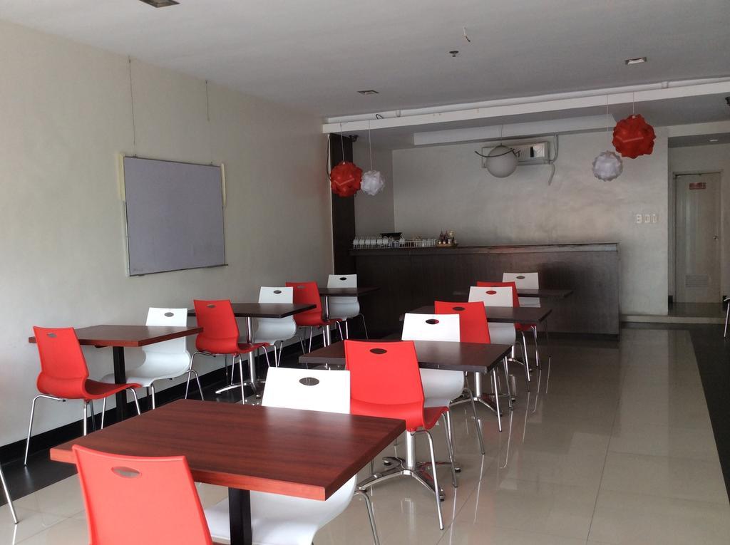 Cherry Midtown Hotel Olongapo Extérieur photo