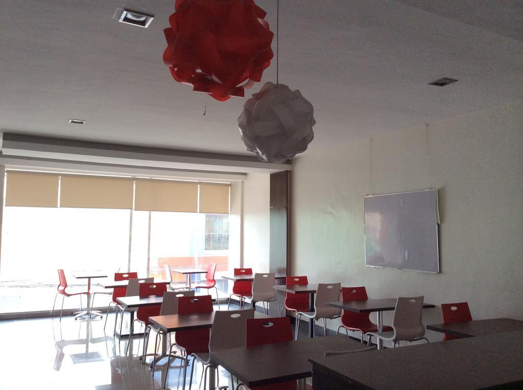 Cherry Midtown Hotel Olongapo Extérieur photo