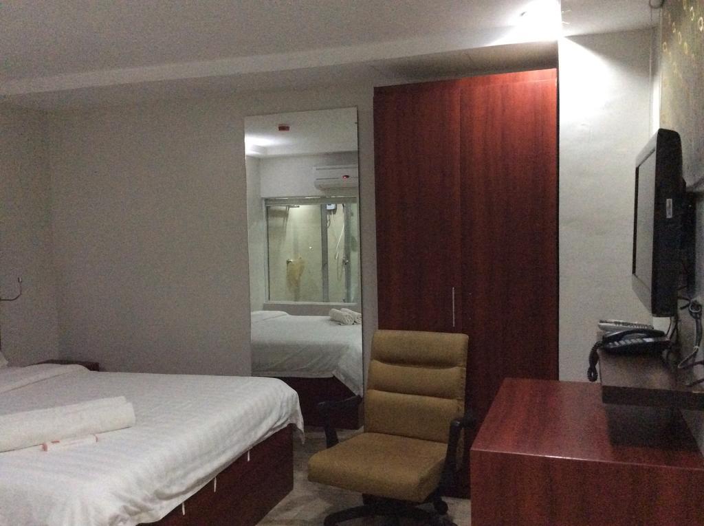 Cherry Midtown Hotel Olongapo Chambre photo