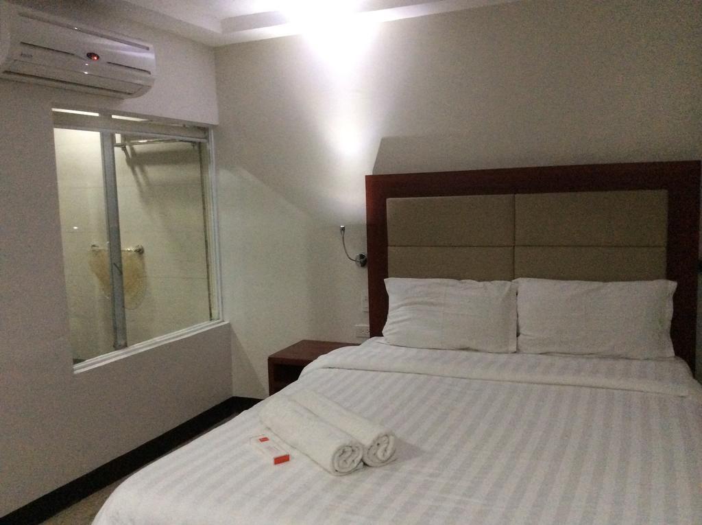 Cherry Midtown Hotel Olongapo Chambre photo